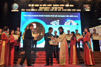 Chủ tịch HĐQT Lê Viết Hải nhận giải thưởng “Doanh nhân TP.HCM tiêu biểu 2014”